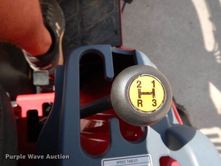 image for item HR9567 2016 Mahindra eMax 22L  MFWD tractor