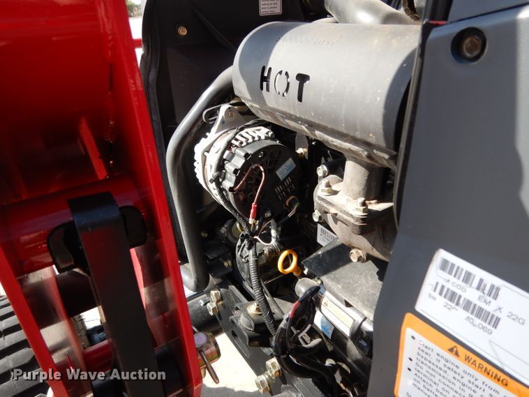 image for item HR9567 2016 Mahindra eMax 22L  MFWD tractor