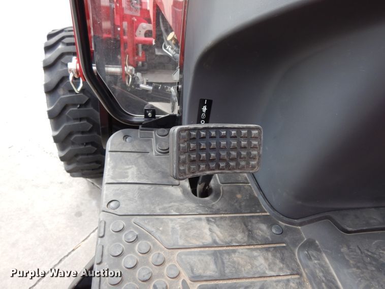 image for item HR9568 2019 Mahindra 1635H  MFWD tractor