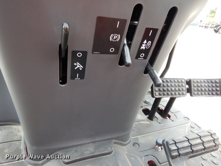 image for item HR9568 2019 Mahindra 1635H  MFWD tractor