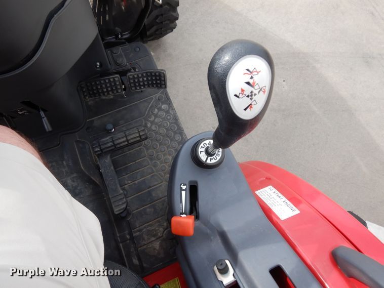 image for item HR9568 2019 Mahindra 1635H  MFWD tractor