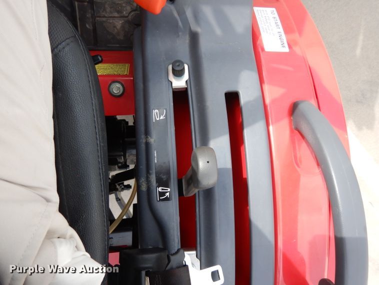 image for item HR9568 2019 Mahindra 1635H  MFWD tractor