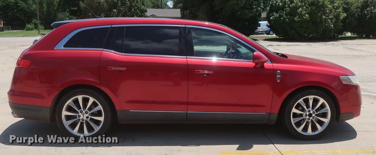 image for item HT9551 2010 Lincoln MKT  SUV