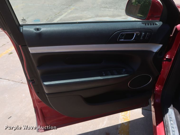 image for item HT9551 2010 Lincoln MKT  SUV