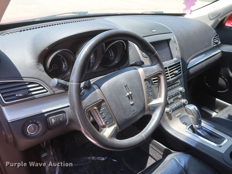 image for item HT9551 2010 Lincoln MKT  SUV