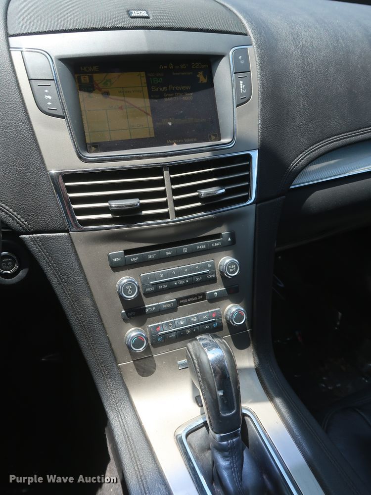 image for item HT9551 2010 Lincoln MKT  SUV