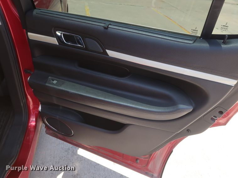 image for item HT9551 2010 Lincoln MKT  SUV