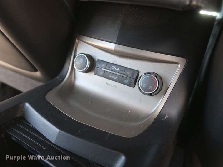 image for item HT9551 2010 Lincoln MKT  SUV