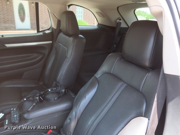 image for item HT9551 2010 Lincoln MKT  SUV