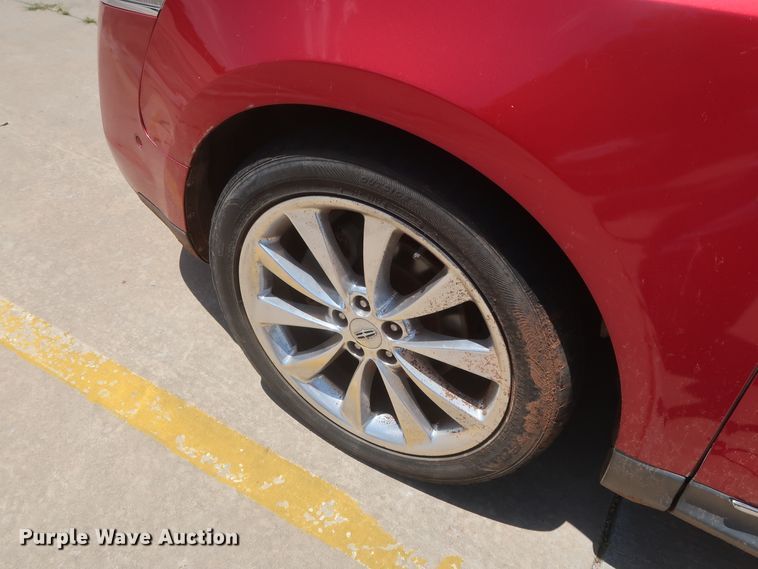 image for item HT9551 2010 Lincoln MKT  SUV