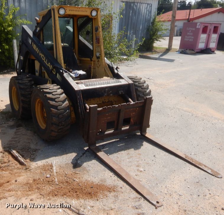 image for item HW9263 1984 New Holland 785  skid steer loader