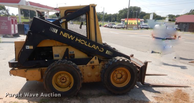 image for item HW9263 1984 New Holland 785  skid steer loader