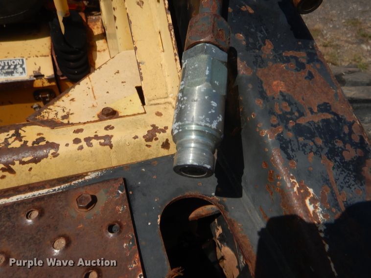 image for item HW9263 1984 New Holland 785  skid steer loader