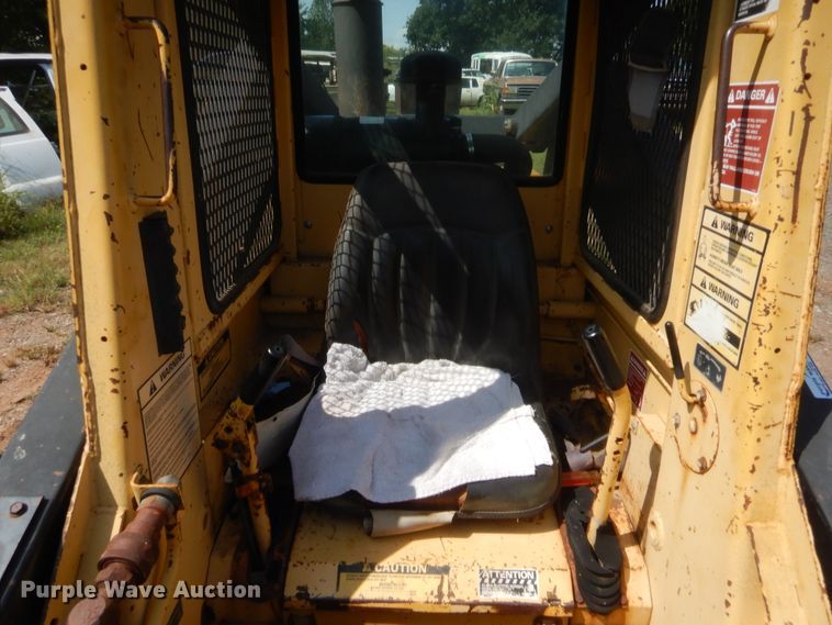 image for item HW9263 1984 New Holland 785  skid steer loader