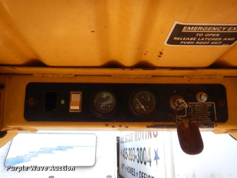 image for item HW9263 1984 New Holland 785  skid steer loader