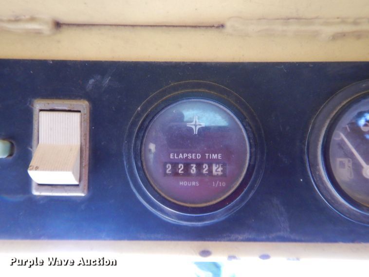 image for item HW9263 1984 New Holland 785  skid steer loader