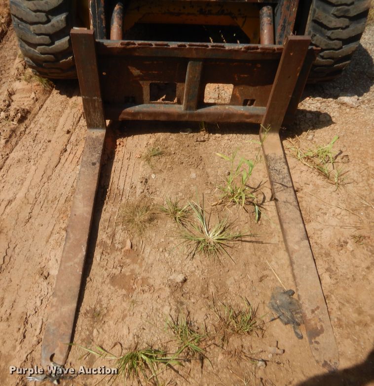 image for item HW9263 1984 New Holland 785  skid steer loader