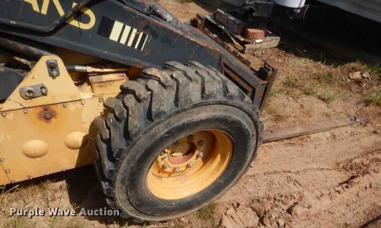 image for item HW9263 1984 New Holland 785  skid steer loader