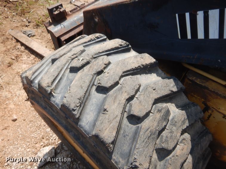 image for item HW9263 1984 New Holland 785  skid steer loader