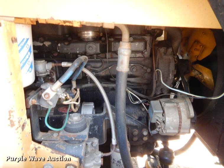 image for item HW9263 1984 New Holland 785  skid steer loader