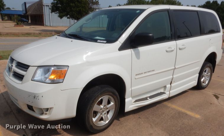 image for item HW9266 2010 Dodge Grand Caravan  van