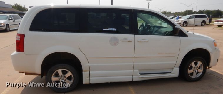 image for item HW9266 2010 Dodge Grand Caravan  van