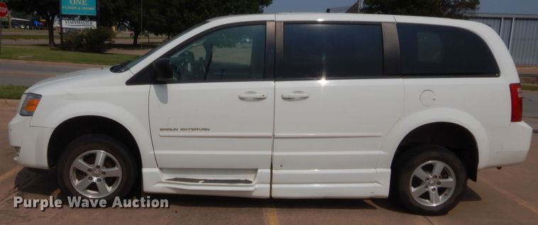 image for item HW9266 2010 Dodge Grand Caravan  van
