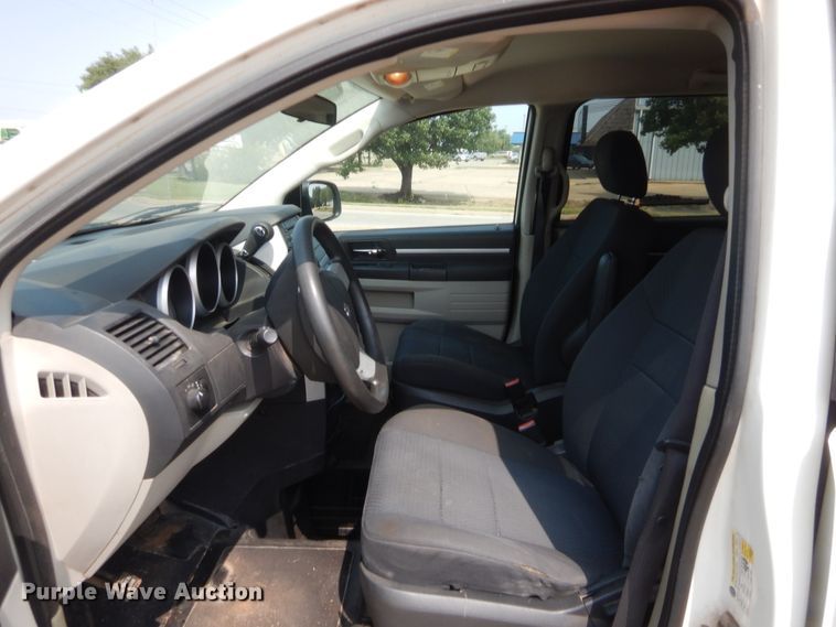 image for item HW9266 2010 Dodge Grand Caravan  van