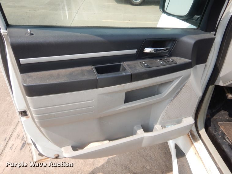 image for item HW9266 2010 Dodge Grand Caravan  van