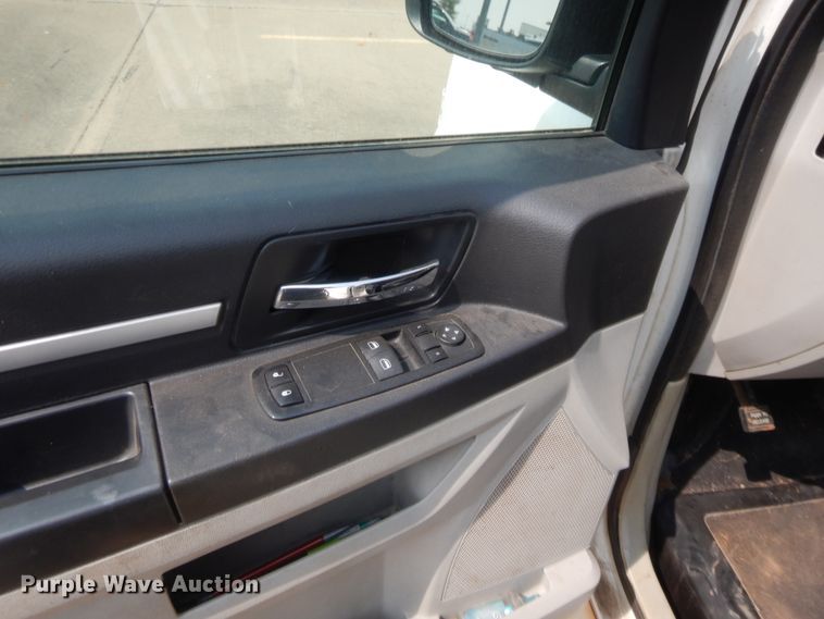 image for item HW9266 2010 Dodge Grand Caravan  van