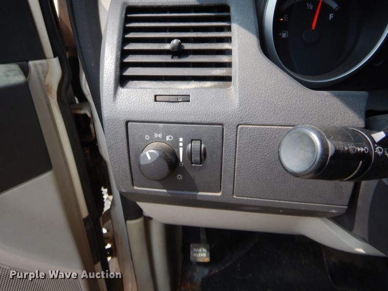 image for item HW9266 2010 Dodge Grand Caravan  van