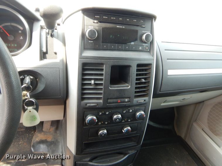 image for item HW9266 2010 Dodge Grand Caravan  van