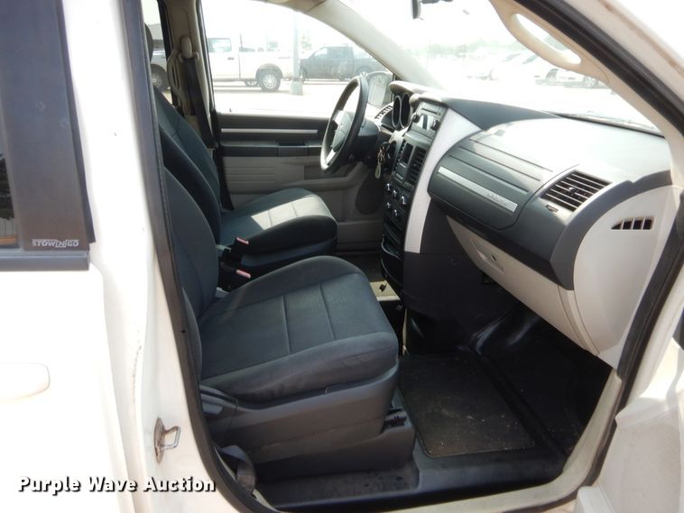 image for item HW9266 2010 Dodge Grand Caravan  van
