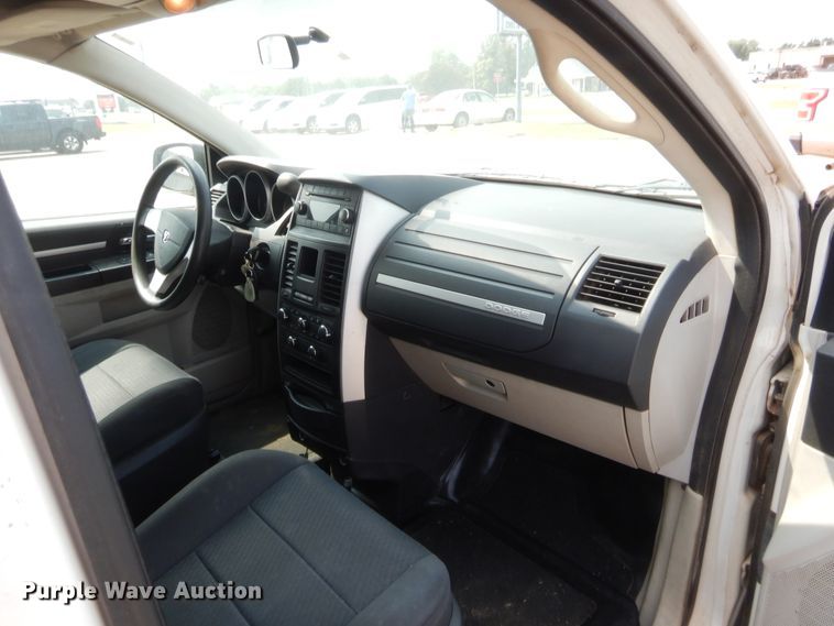 image for item HW9266 2010 Dodge Grand Caravan  van