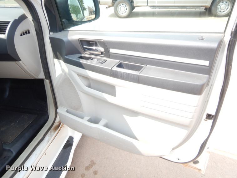image for item HW9266 2010 Dodge Grand Caravan  van