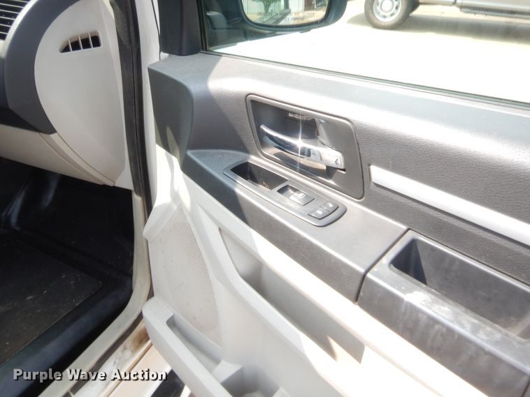 image for item HW9266 2010 Dodge Grand Caravan  van