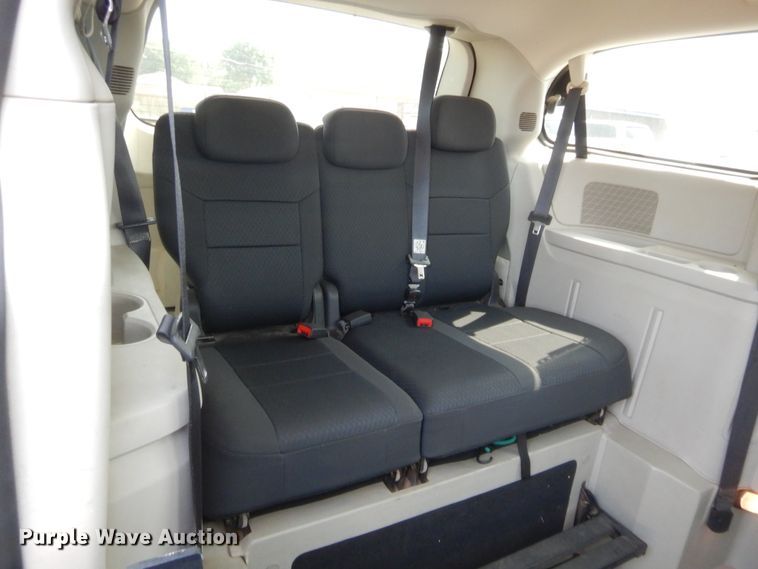 image for item HW9266 2010 Dodge Grand Caravan  van