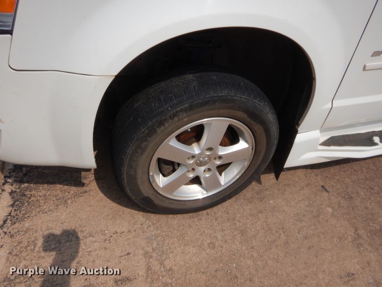 image for item HW9266 2010 Dodge Grand Caravan  van