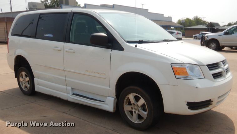 image for item HW9267 2010 Dodge Grand Caravan  van