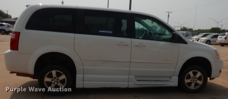 image for item HW9267 2010 Dodge Grand Caravan  van