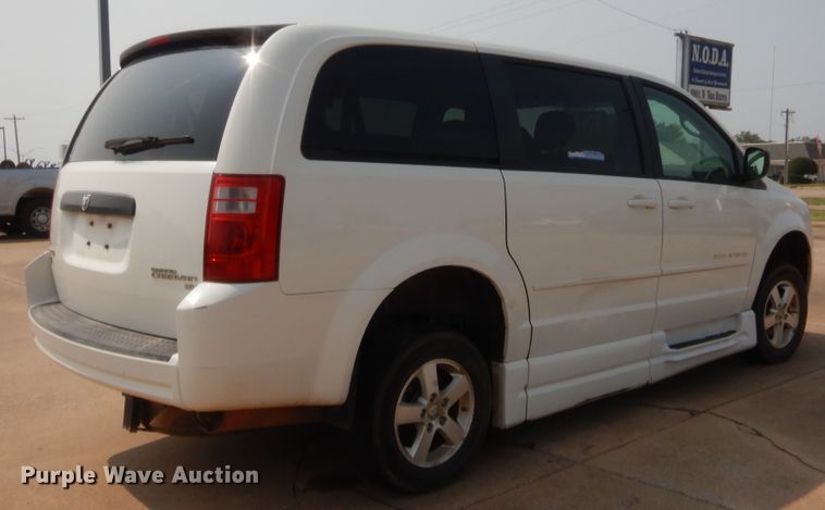 image for item HW9267 2010 Dodge Grand Caravan  van