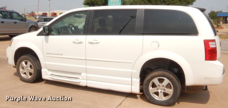 image for item HW9267 2010 Dodge Grand Caravan  van