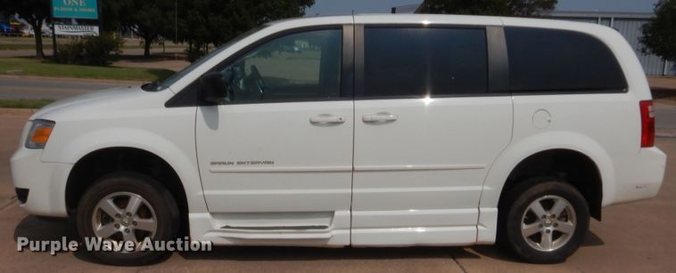 image for item HW9267 2010 Dodge Grand Caravan  van