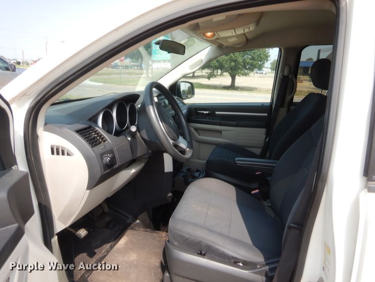 image for item HW9267 2010 Dodge Grand Caravan  van