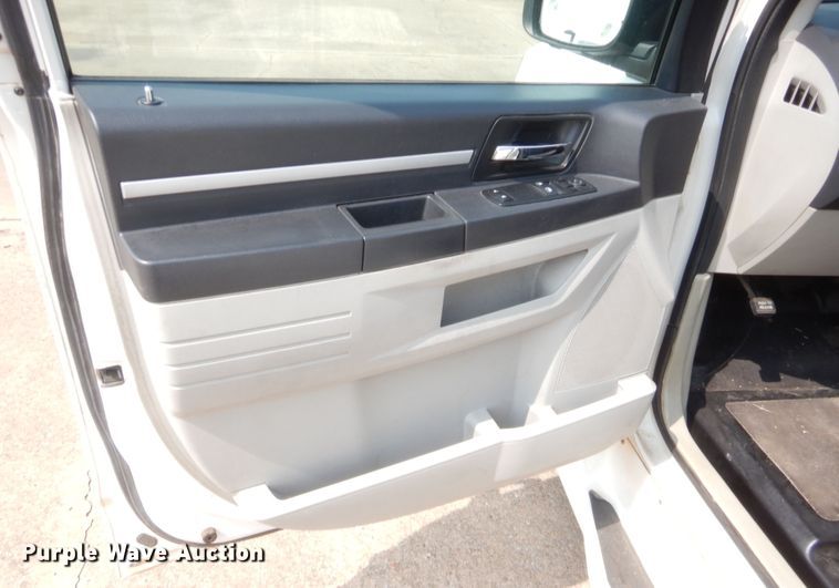 image for item HW9267 2010 Dodge Grand Caravan  van