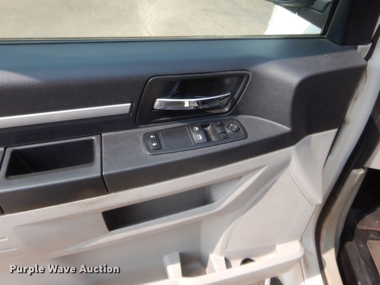 image for item HW9267 2010 Dodge Grand Caravan  van