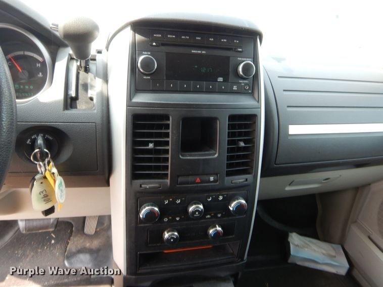 image for item HW9267 2010 Dodge Grand Caravan  van