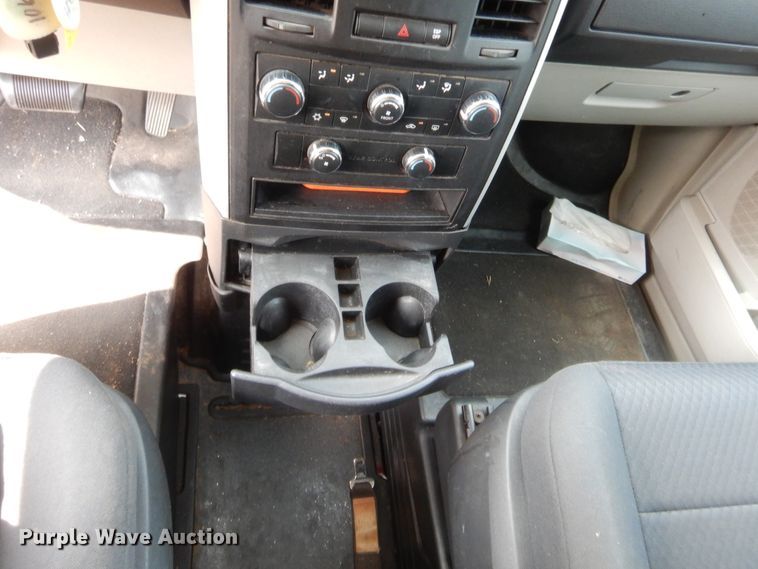 image for item HW9267 2010 Dodge Grand Caravan  van