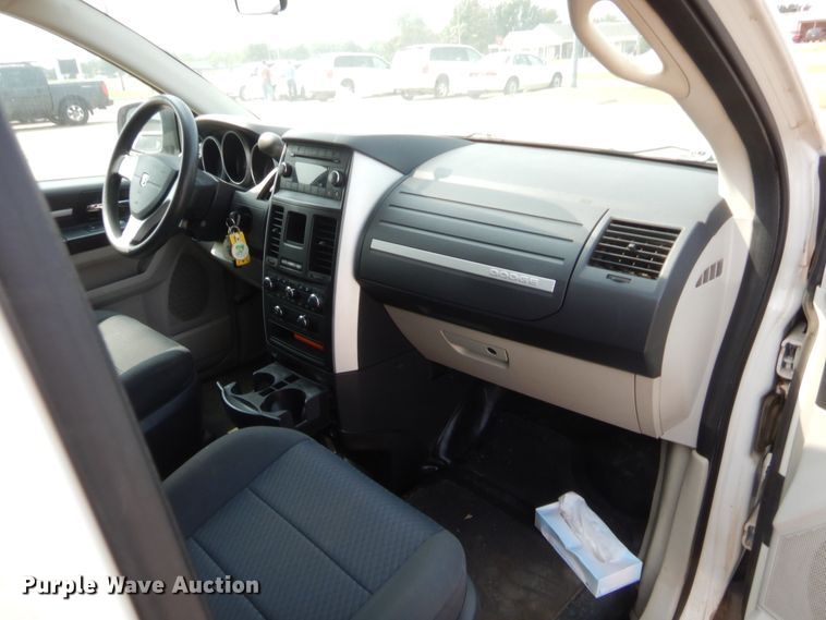 image for item HW9267 2010 Dodge Grand Caravan  van