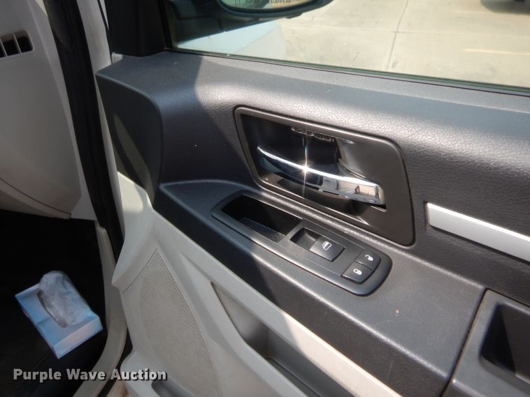 image for item HW9267 2010 Dodge Grand Caravan  van